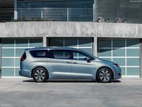 Chrysler Pacifica 2017 Poster 1249370