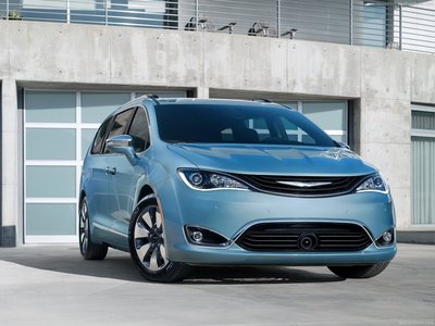 Chrysler Pacifica 2017 Poster 1249383