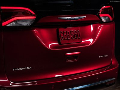 Chrysler Pacifica 2017 Poster 1249403