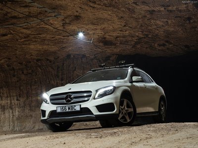 Mercedes-Benz GLA UK 2015 Poster 1255711