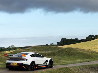 Aston Martin Vantage GT12 2015 calendar