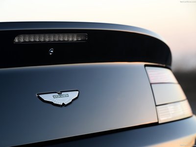 Aston Martin V8 Vantage GT Roadster 2015 Mouse Pad 1267528