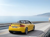Audi TT RS Roadster 2017 Longsleeve T-shirt #1273382