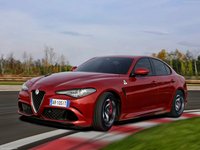 Alfa Romeo Giulia Quadrifoglio 2016 magic mug #1273423