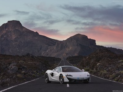 McLaren 570GT 2017 Poster 1274941