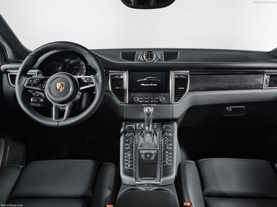 Porsche Macan Turbo with Performance Package 2017 mouse pad