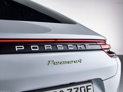 Porsche Panamera 4 E-Hybrid 2017 Mouse Pad 1281880