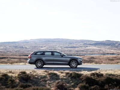 Volvo V90 Cross Country 2017 Poster 1281984