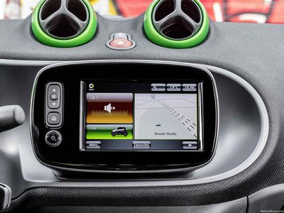 Smart fortwo Cabrio electric drive 2017 tote bag