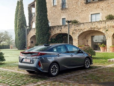 Toyota Prius Plug-in Hybrid 2017 calendar