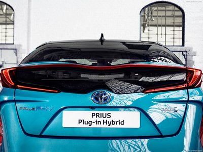 Toyota Prius Plug-in Hybrid 2017 mouse pad