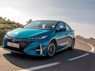 Toyota Prius Plug-in Hybrid 2017 magic mug #1295223