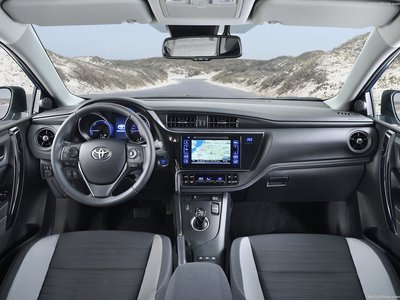 Toyota Auris 2016 puzzle 1297940