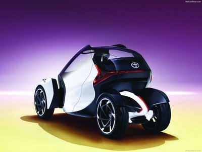 Toyota i-TRIL Concept 2017 calendar