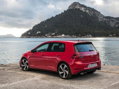 Volkswagen Golf GTI Performance 2017 tote bag
