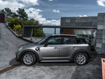 Mini Countryman Plug-in Hybrid 2017 mug #1306495