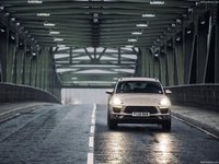 Porsche Macan 2015 Mouse Pad 1307979