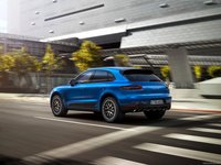 Porsche Macan 2015 Longsleeve T-shirt #1308016