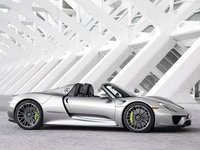 Porsche 918 Spyder 2015 Mouse Pad 1308218
