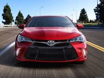 Toyota Camry 2015 Poster 1313129