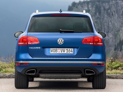 Volkswagen Touareg 2015 metal framed poster