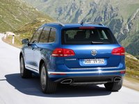 Volkswagen Touareg 2015 Longsleeve T-shirt #1316333