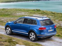 Volkswagen Touareg 2015 Poster 1316373