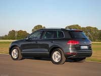 Volkswagen Touareg 2015 Poster 1316380