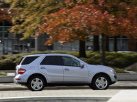 Mercedes-Benz ML450 Hybrid 2010 Sweatshirt #1324760