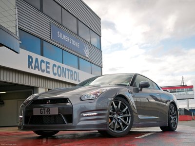 Nissan GT-R 2012 Poster 1333374