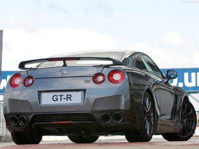 Nissan GT-R 2012 Poster 1333397