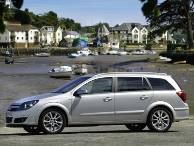 Opel Astra Station Wagon 2004 poster