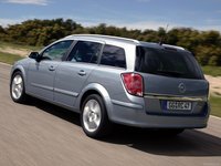 Opel Astra Station Wagon 2004 Poster 1337749
