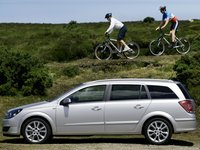 Opel Astra Station Wagon 2004 Poster 1337764