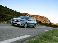 Opel Astra Station Wagon 2004 Poster 1337775