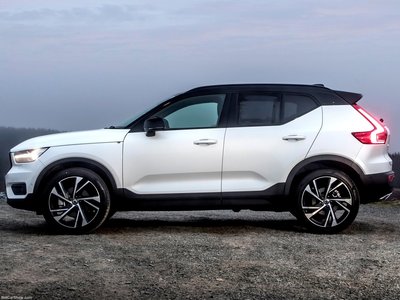 Volvo XC40 [UK] 2018 Poster with Hanger