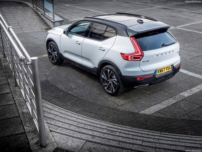 Volvo XC40 [UK] 2018 Poster with Hanger