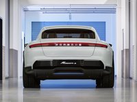 Porsche Mission E Cross Turismo Concept 2018 Longsleeve T-shirt #1345187