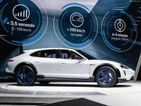 Porsche Mission E Cross Turismo Concept 2018 Sweatshirt #1346804