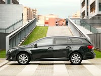 Toyota Avensis 2012 stickers 1350043