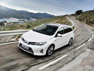 Toyota Auris Touring Sports 2013 puzzle 1350429