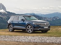 Volkswagen Touareg 2019 Longsleeve T-shirt #1352534