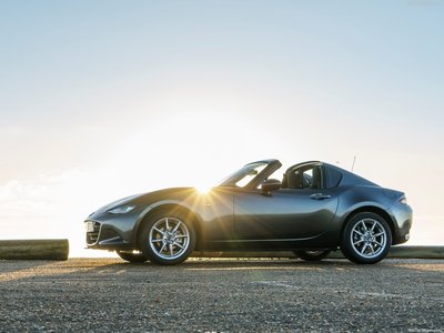 Mazda MX-5 RF [UK] 2017 calendar