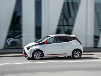 Toyota Aygo 2019 canvas poster