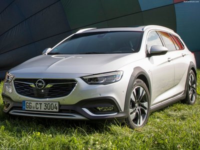 Opel Insignia Country Tourer 2018 canvas poster