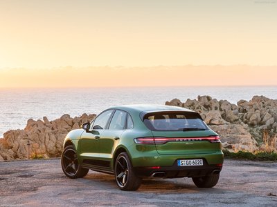 Porsche Macan 2019 Poster 1363987