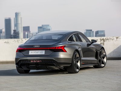 Audi e-tron GT Concept 2018 tote bag