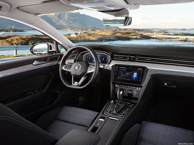 Volkswagen Passat GTE Variant 2020 poster