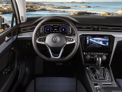 Volkswagen Passat GTE 2020 poster