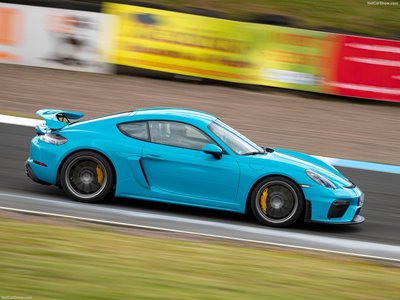 Porsche 718 Cayman GT4 2020 poster